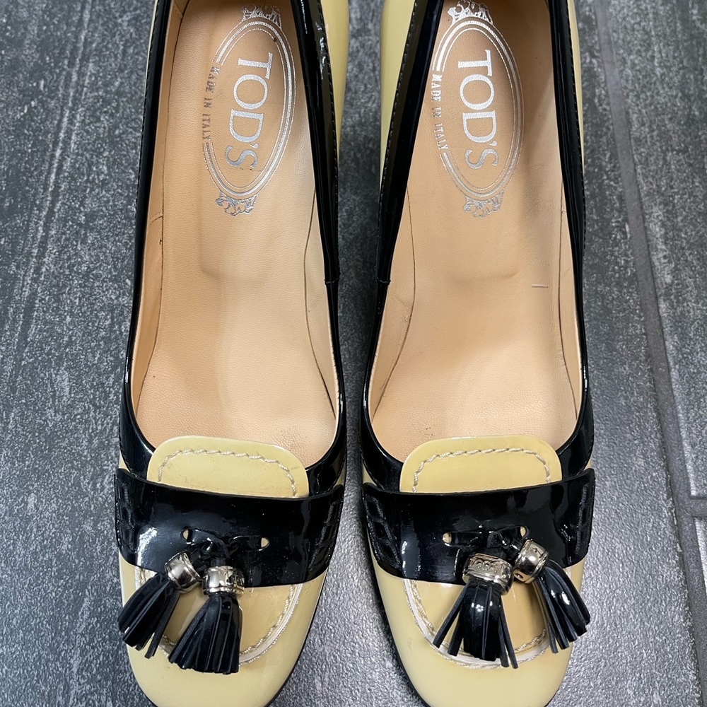 Tod's Beige/Black Patent Leather Tassel Loafer